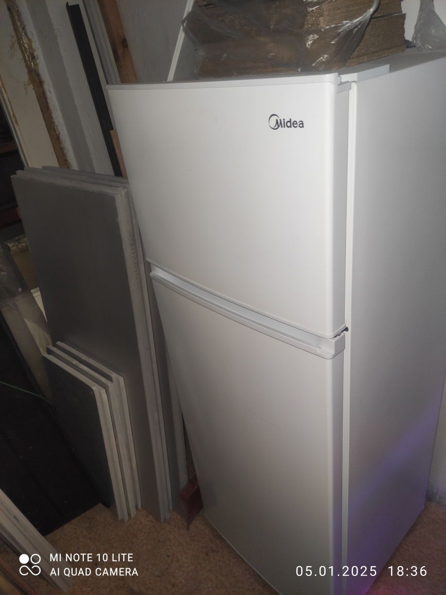 Продам холодильник Midea