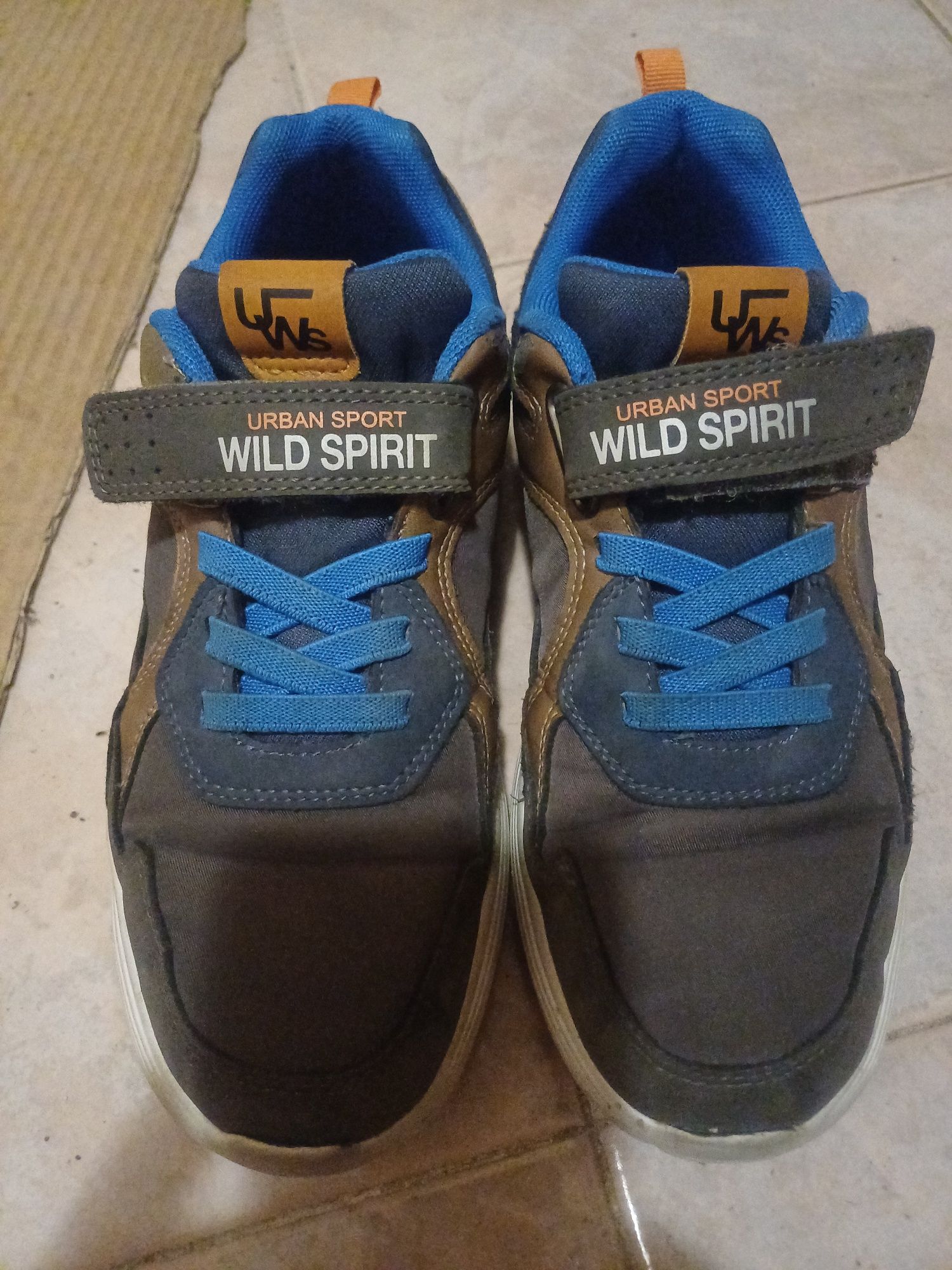 Продавам маратонки номер 39 URBAN SPORT WILD SPIRIT