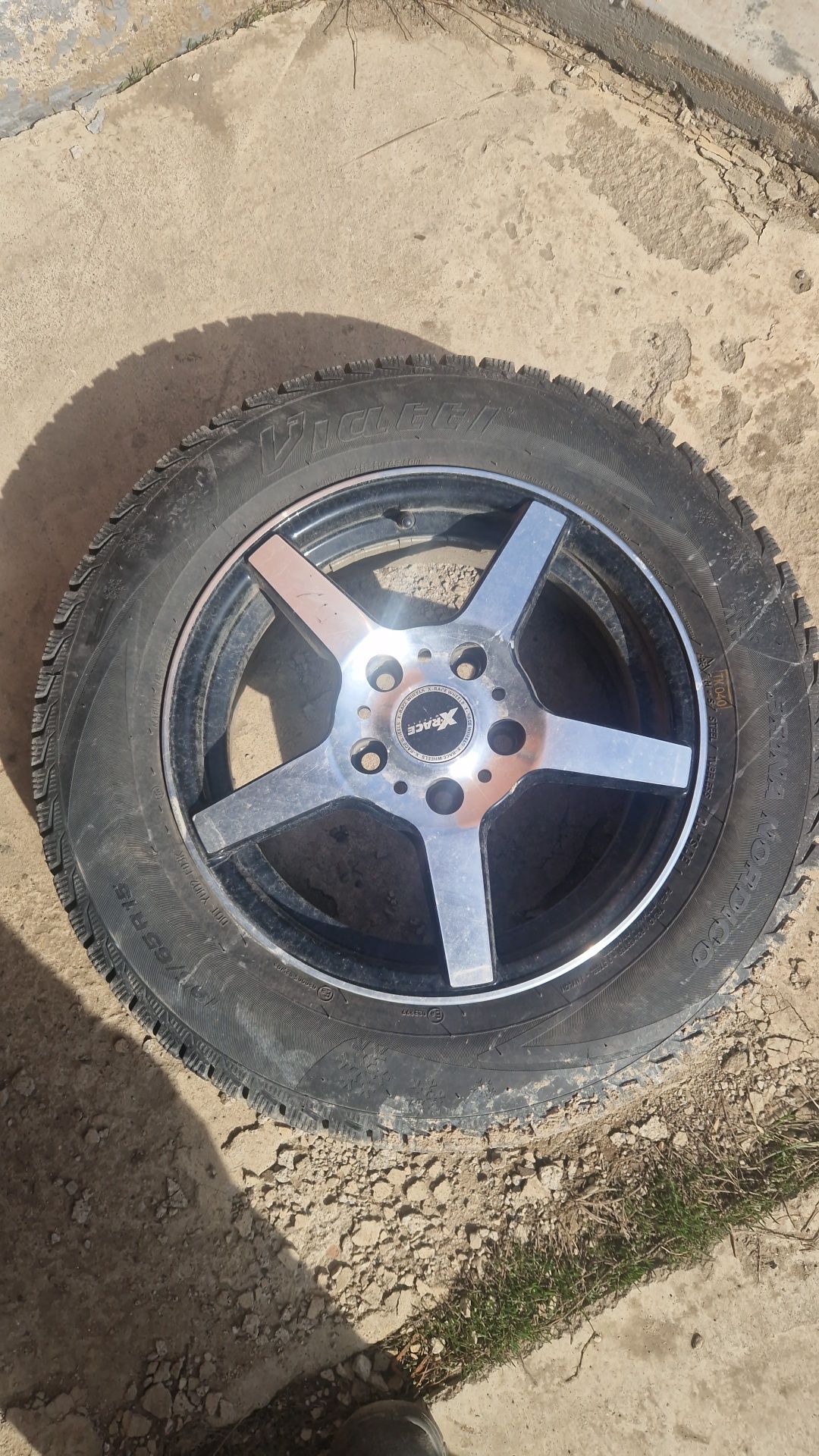 Продам диски со шинами