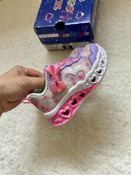 Skechers светещи маратонки