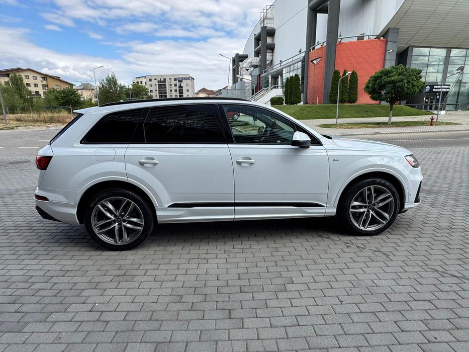 VarianteAuto +/- Audi Q7 Sline 55 TFSI Hibrid 340 CP -/ 7 locuri.