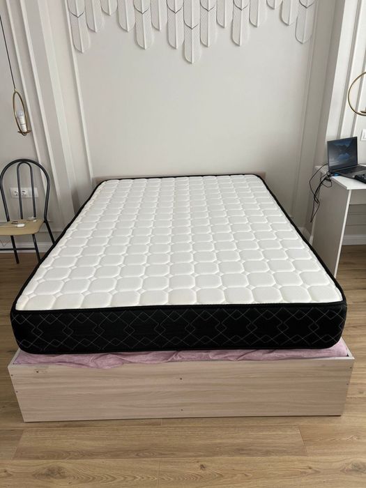 Двуспальный матрас, хорошего качества