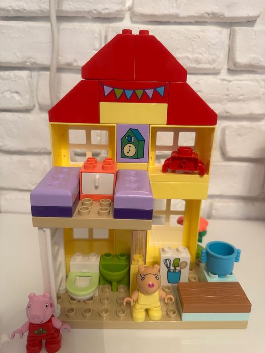 Lego Duplo къщата на Пепа Пиг и приятели. В отлично състояние!