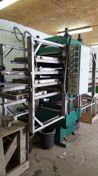 Оборудование для производства резиновый плитки.Готовый бизнес