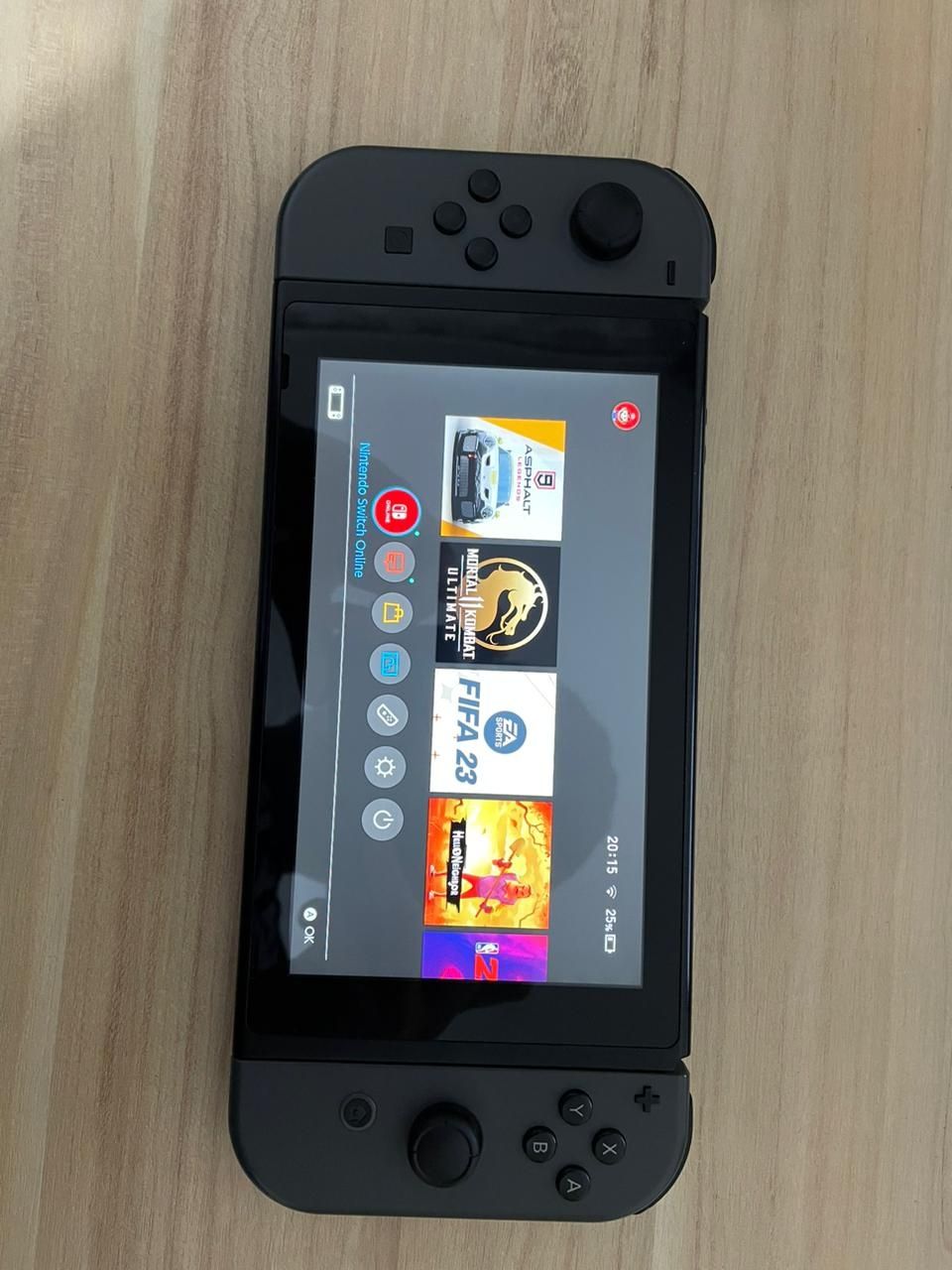 Продам Nintendo Switch + игры