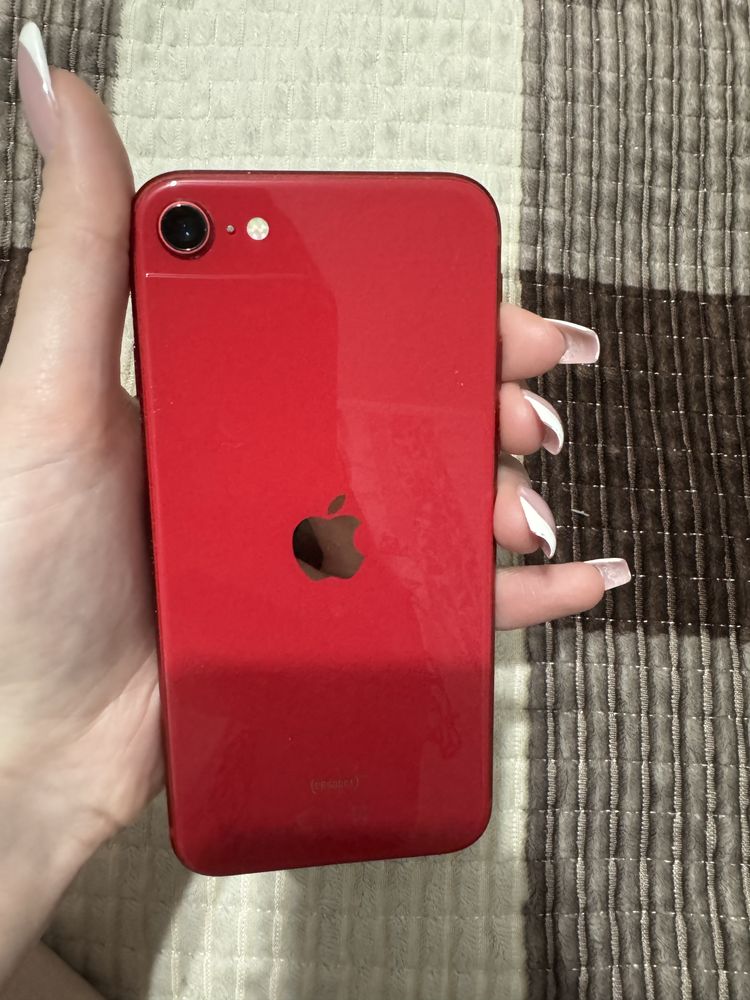 Продам Iphone SE 2020