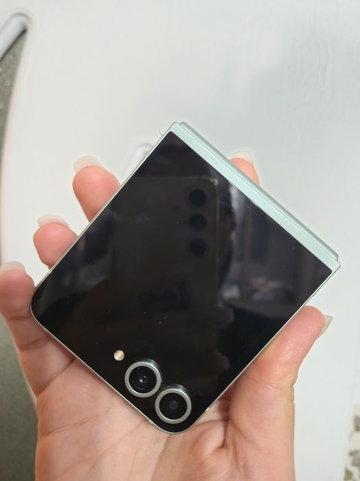 Samsung Galaxy Z Flip6 КАТО НОВ