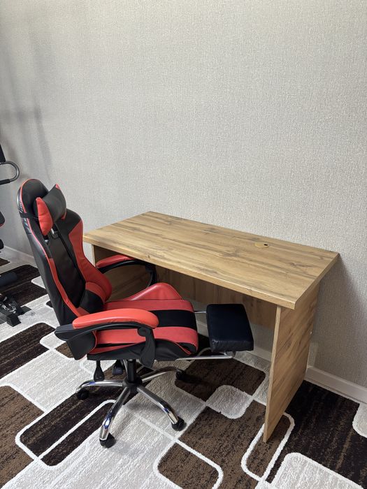 Продам стол с игровым креслом