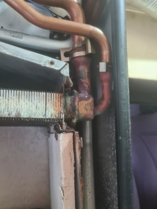 Vând centrala bosh 2000 condens pentru piese