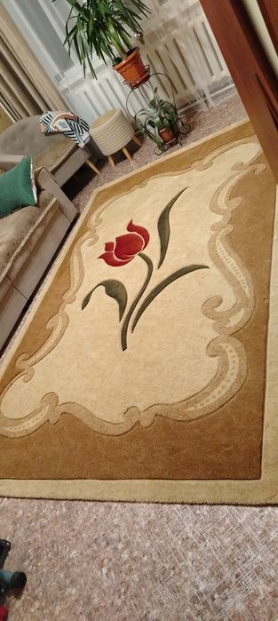 Продам ковёр 2х3  15000тг