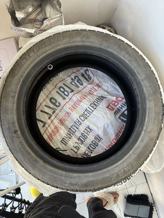 Продам шину липучка r17/225/45