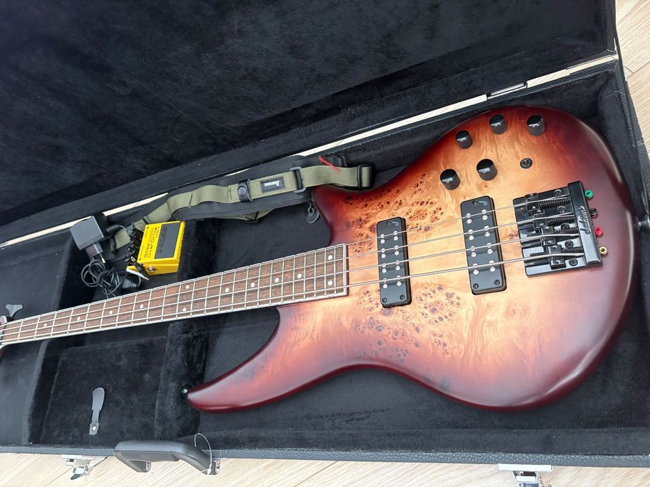 Китара bass Jackson