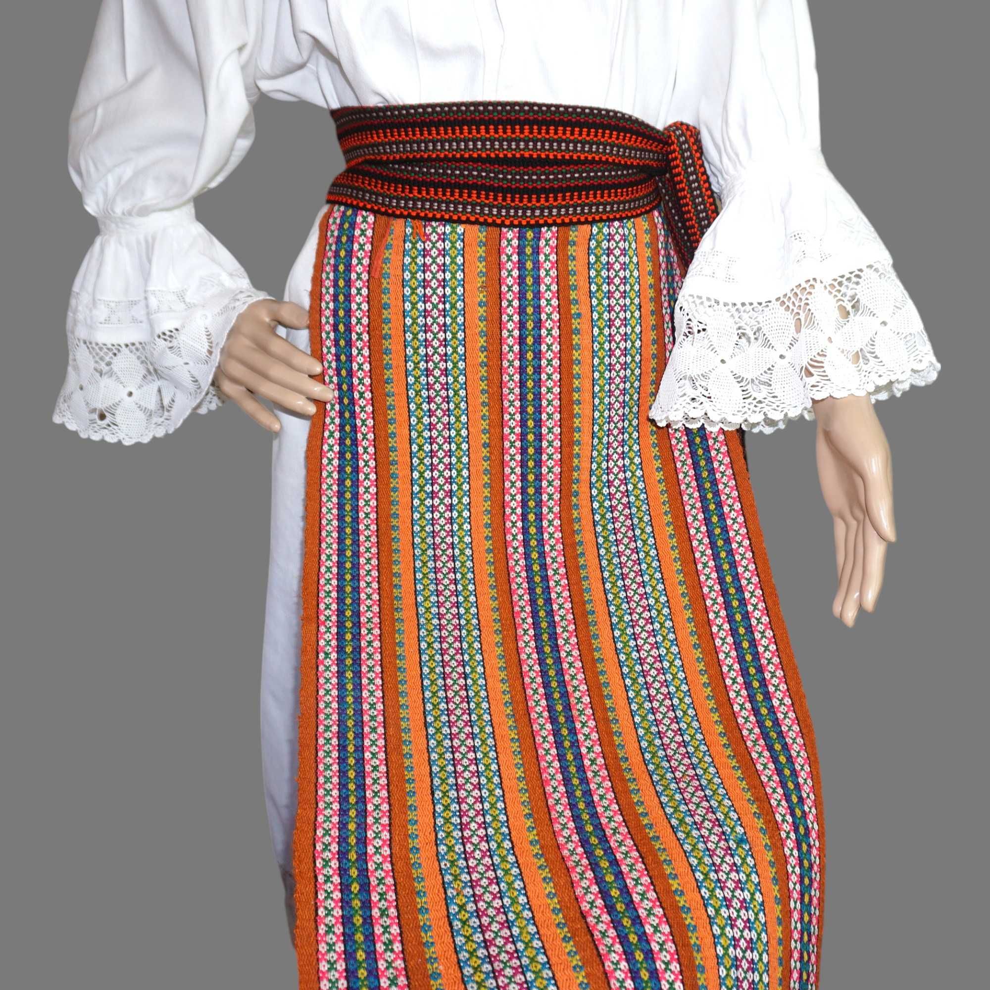 Costum popular vechi din zona Banat ,port popular autentic masura M