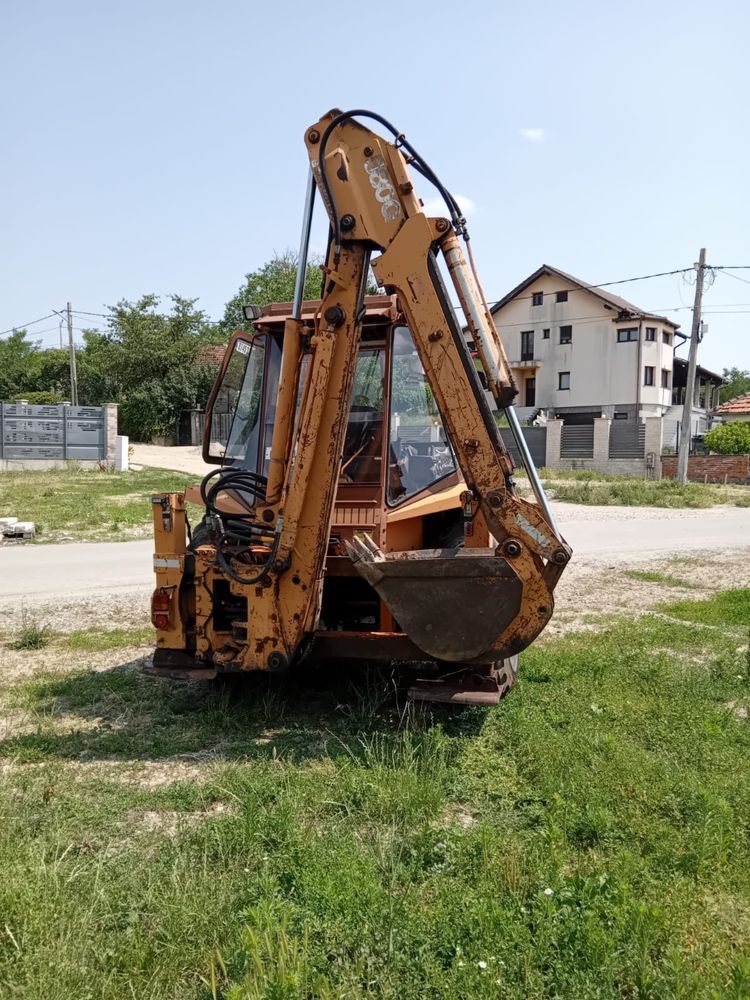 Buldoexcavator Case 580G 4X4 recent adus