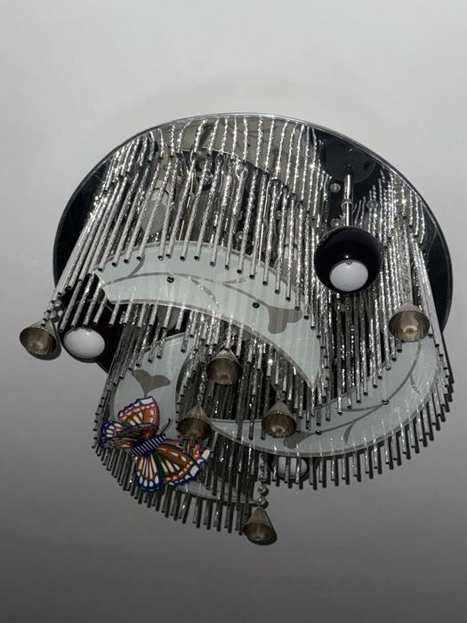 Продам люстру красивая необычная