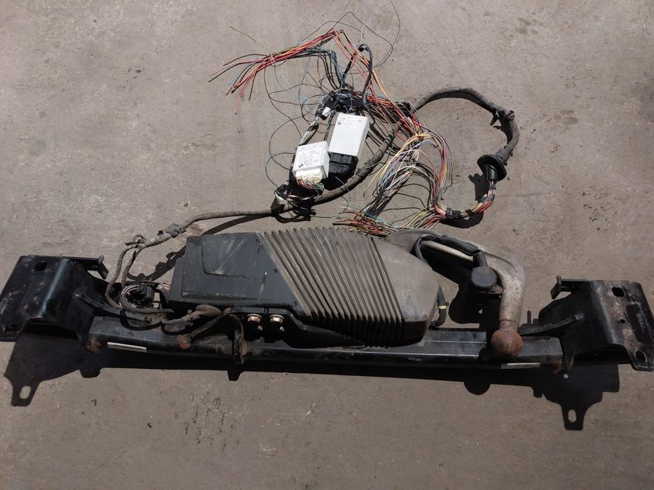 Cârlig rabatabil electric BMW F10 F11 complet cu module și instalație