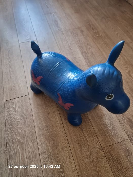 Продам резиновый надувной прыгун.