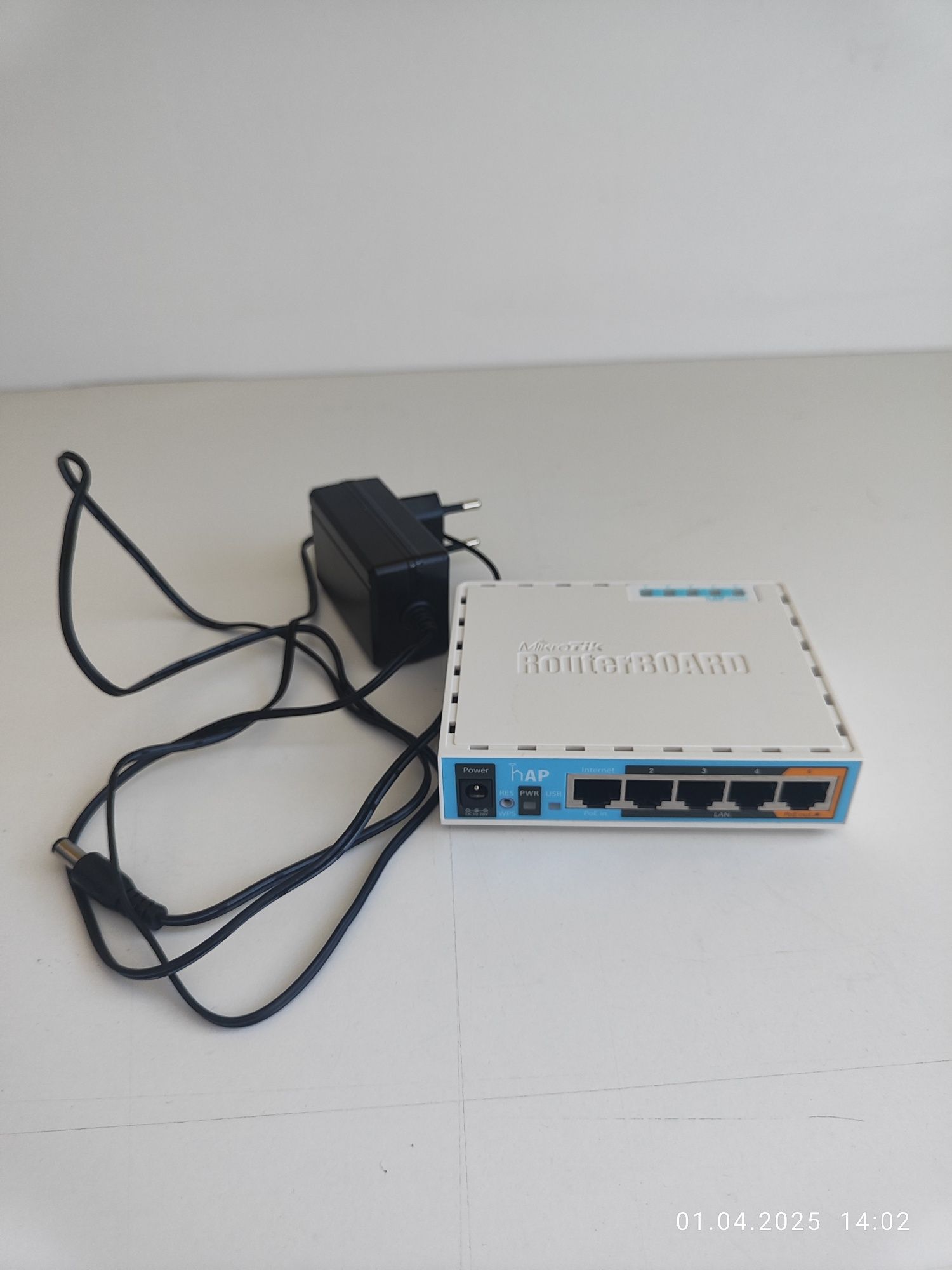 Маршрутизатор MikroTik hAP RB951Ui-2nD белый