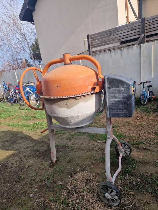 Închiriez popi metalici Teuri Betonieră 180 l generator și schelă alum