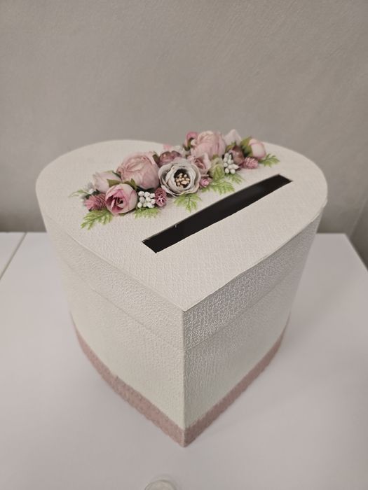 Булчински/сватбен букет и кутия за подаръци/пари