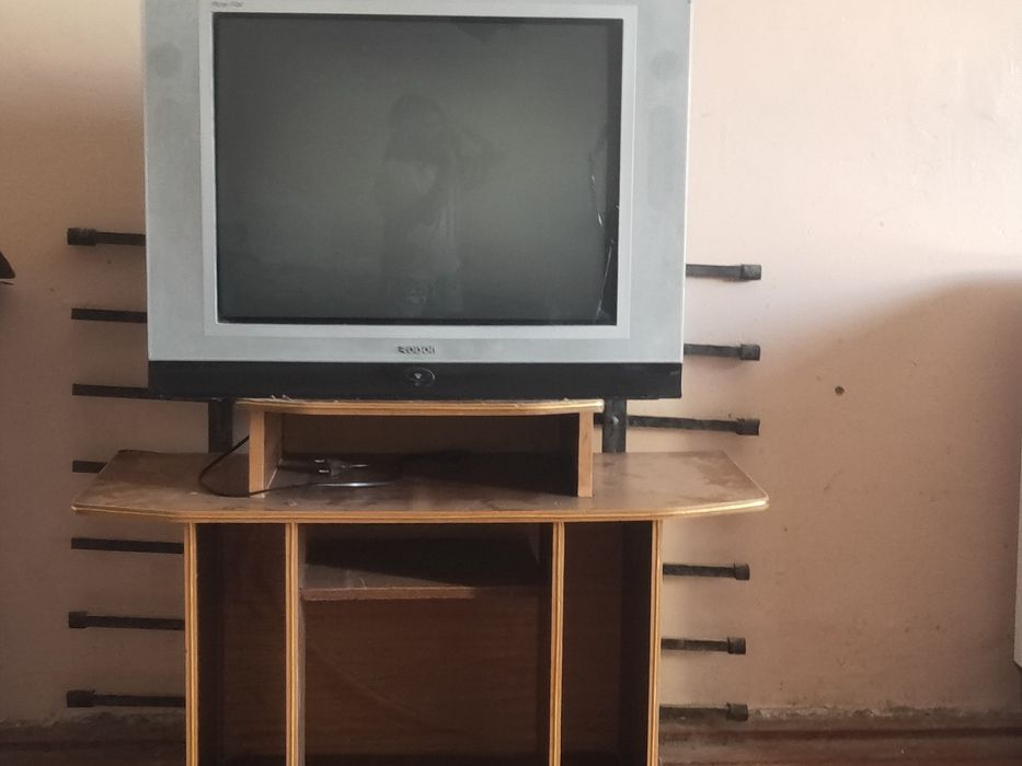 Телевизор 400тыс сум