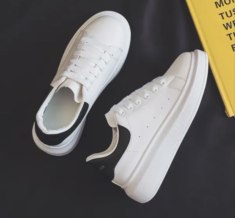 Adidasi copiatie alexander McQueen