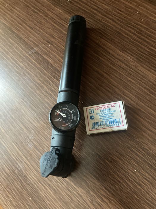 Насос велосипедный универсальный маленький