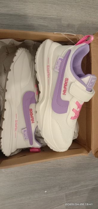 Продам новые кроссовки детские