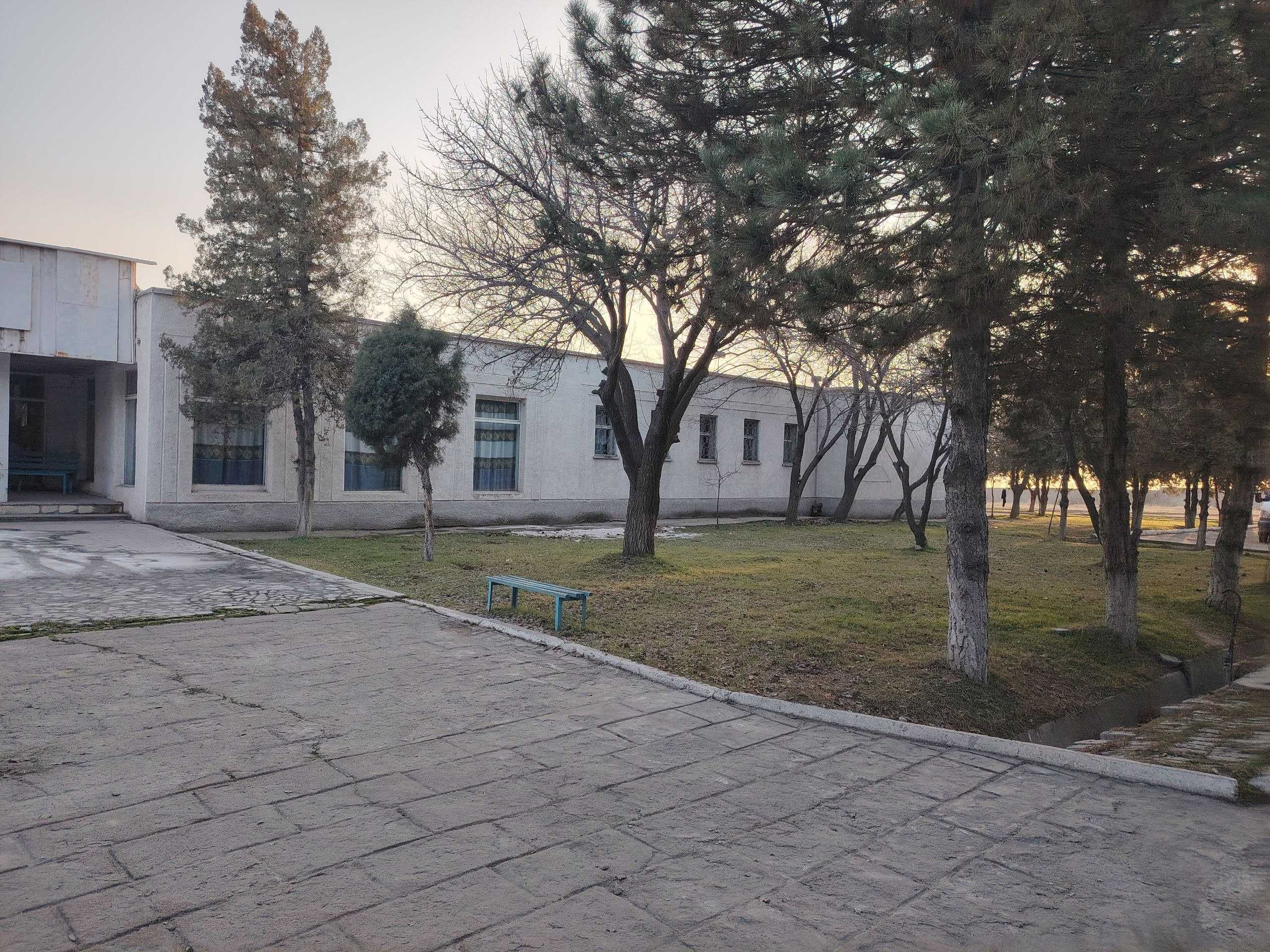 Бизнес учун ер бинолари билан, Земля для бизнеса со зданиями
