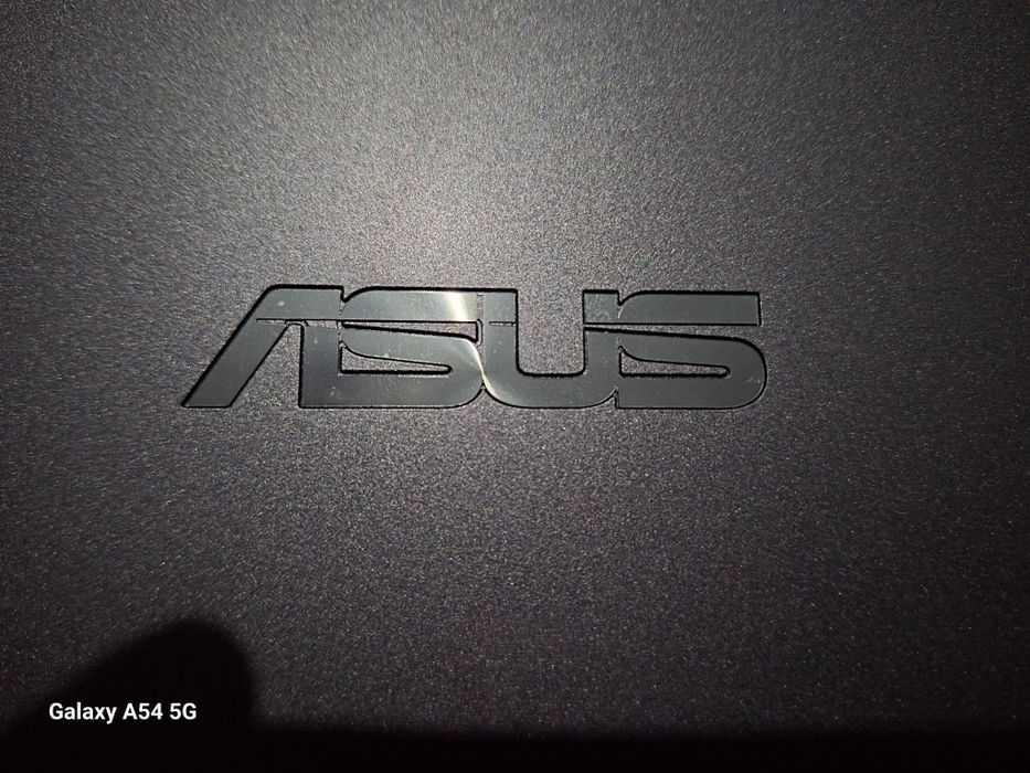 Vând laptop Asus vivobook