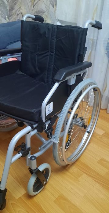 Продам инвалидную коляску.