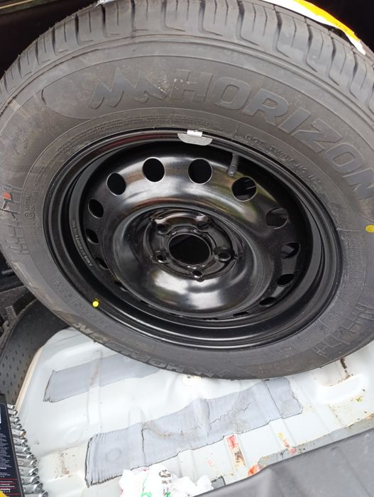 Продавам чисто нова гума с чисто нова джанта