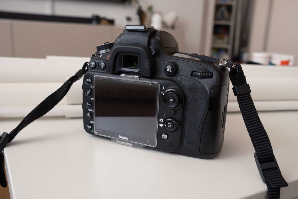 Aparat foto | Nikon D610 | 27.7 k Cadre | 2 Baterii | + 50 mm 1.8