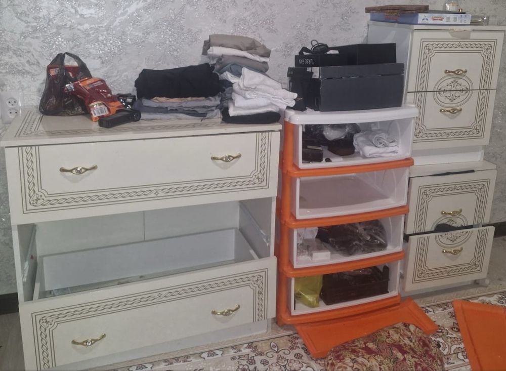 Продается спальный гарнитур
