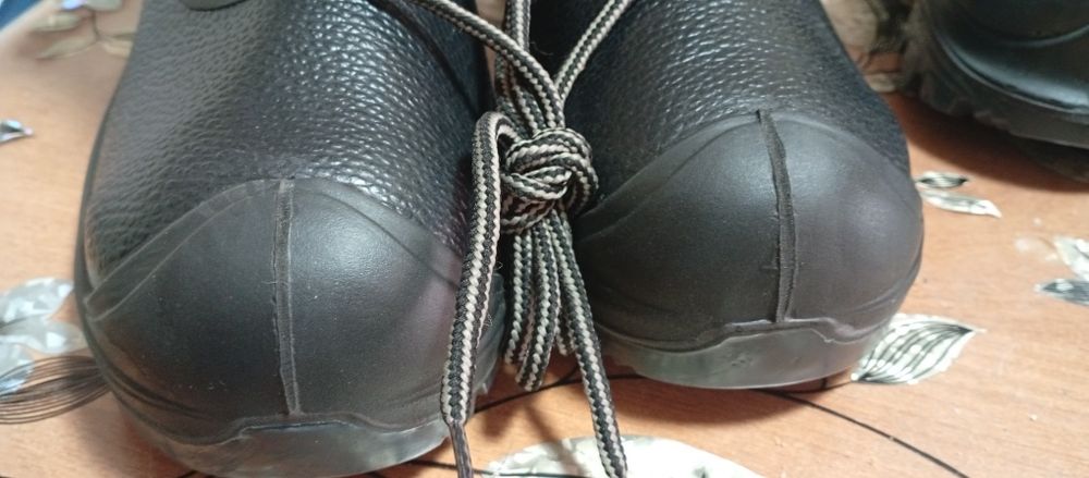 Продам рабочие ботинки размер 41-42