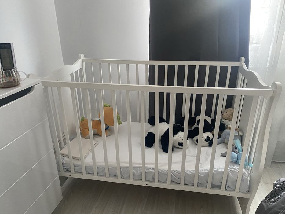 Patut bebelus din lemn masiv