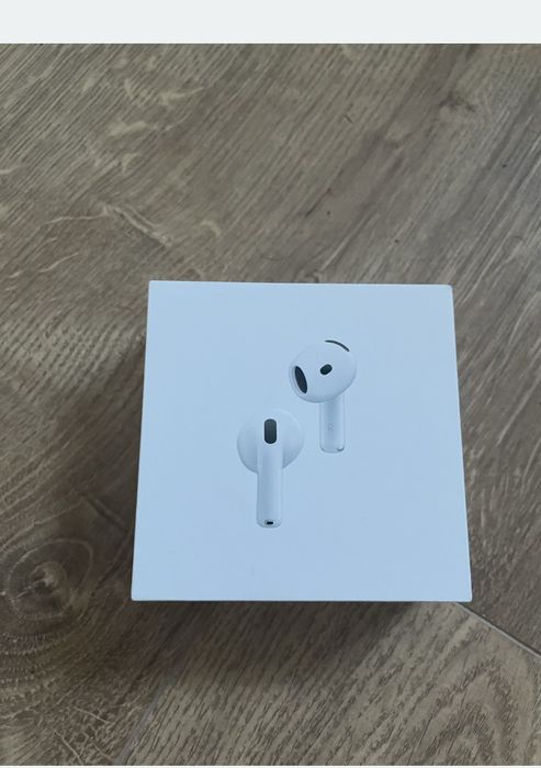 Apple AirPods 4 noise cancellation