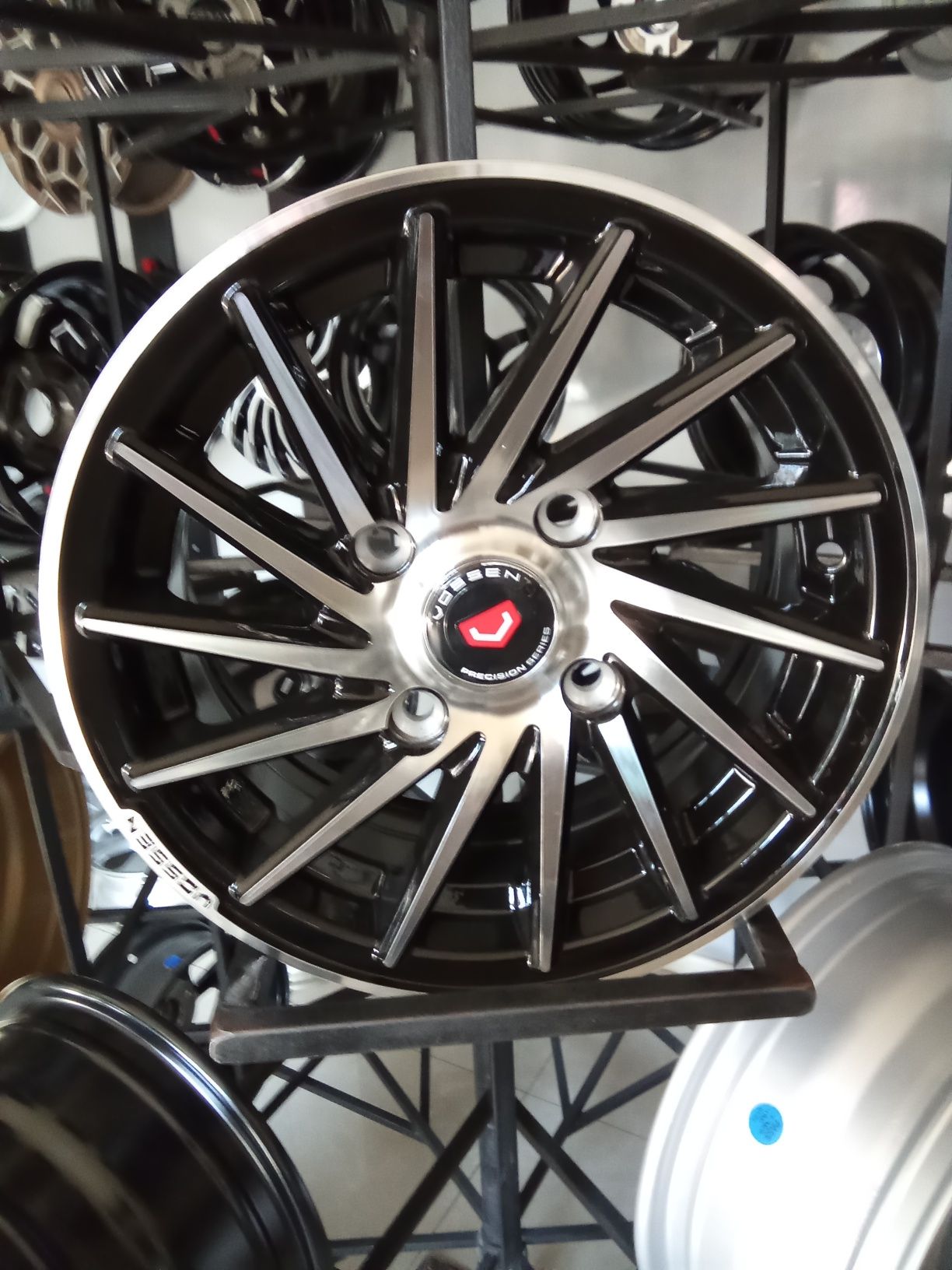 13 vossen diska matiz va damas