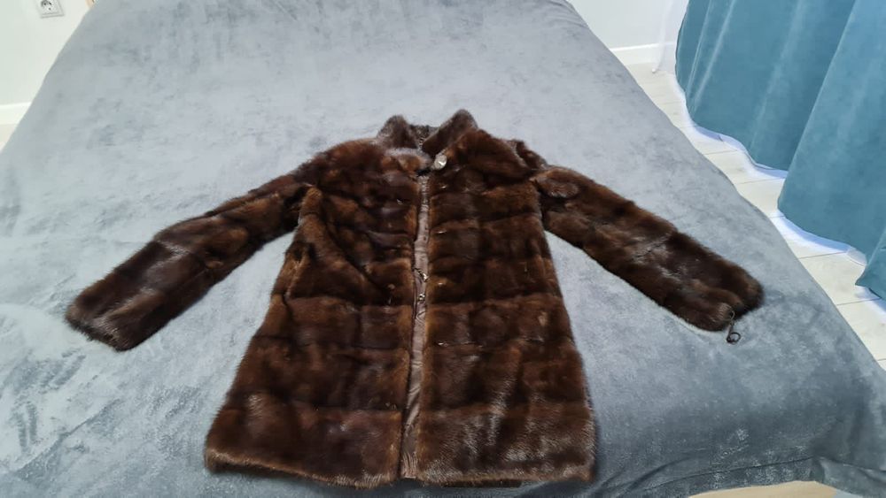 Продам женскую шубу