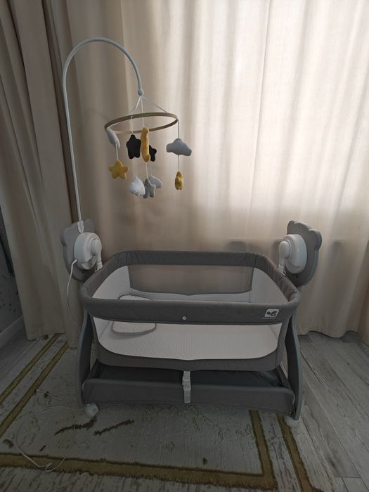 Продам манеж-кровать, универсальный маятниковый