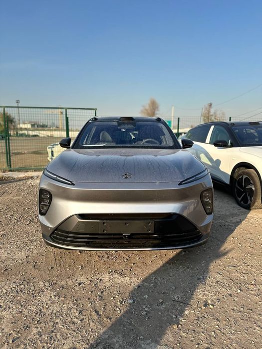 NIO kompaniyasiga qarashli  EL 8 model