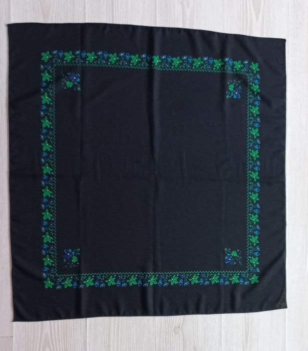 Batic/naframa traditionala neagra/rosie