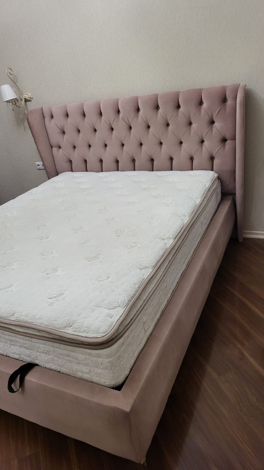 Продаётся кровать с матрасом