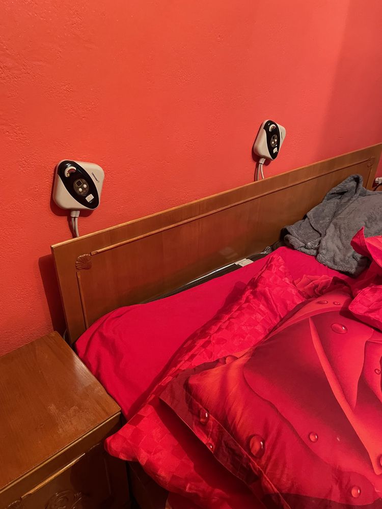 Vand mobila de dormitor si saltele Ceragem cu jad 2 buc