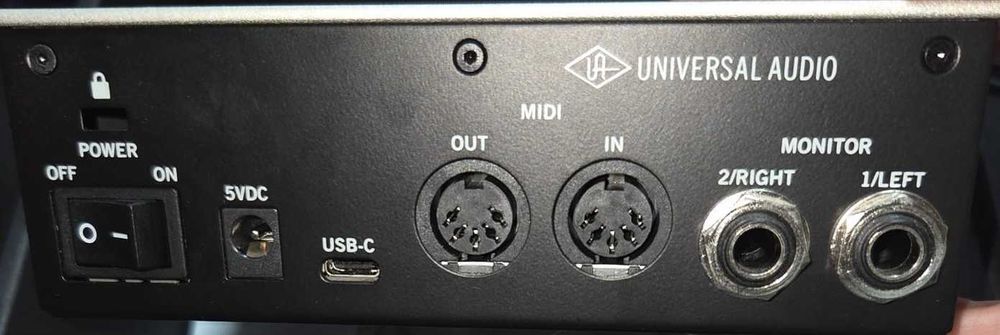 Interfata Universal Audio Volt 1 USB Recording Studio + Cablu XLR Adam