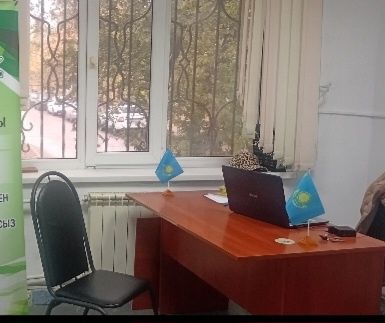 Продам стол - стулья офисный