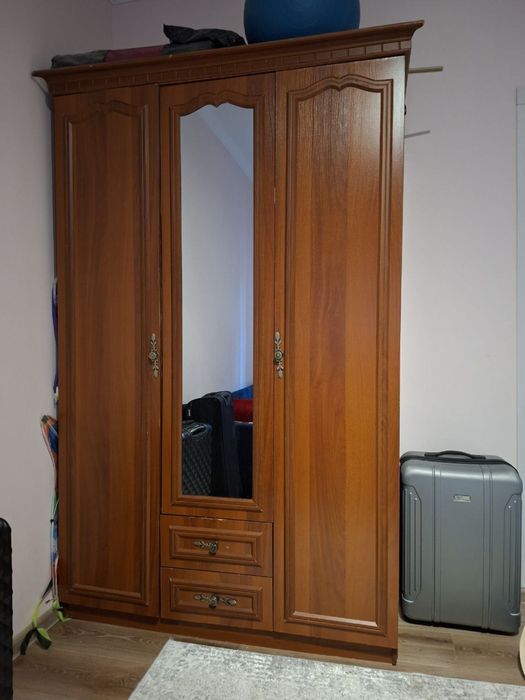 Срочно продается шкаф.