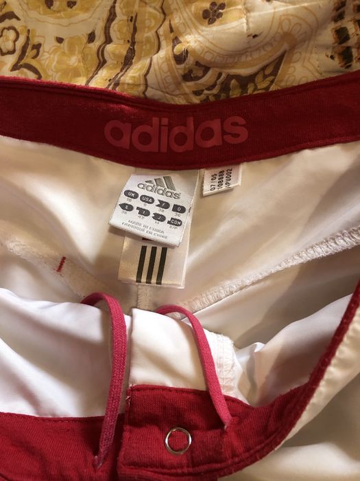 Продаются спортивные штаны.