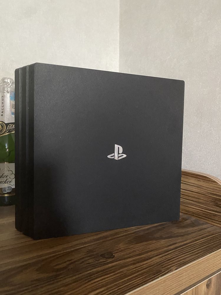 Playstation 4pro 1TB в идеальном состояний.