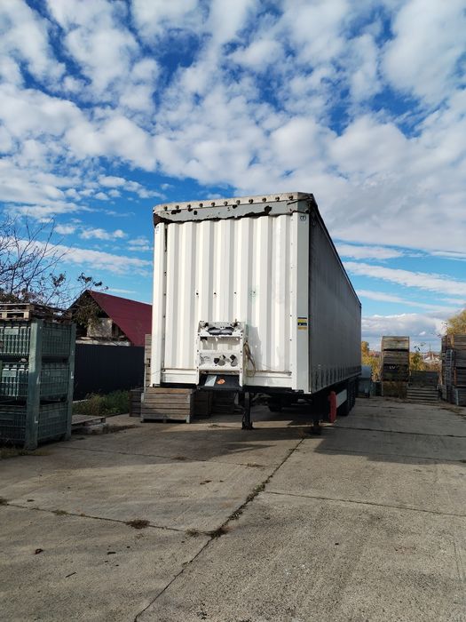 Semiremorci de vânzare.